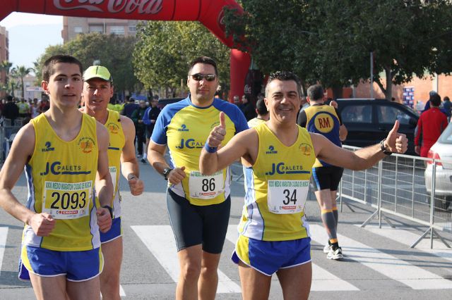 Ms de treinta atletas del Club Atletismo Totana participaron en la  Media Maratn 