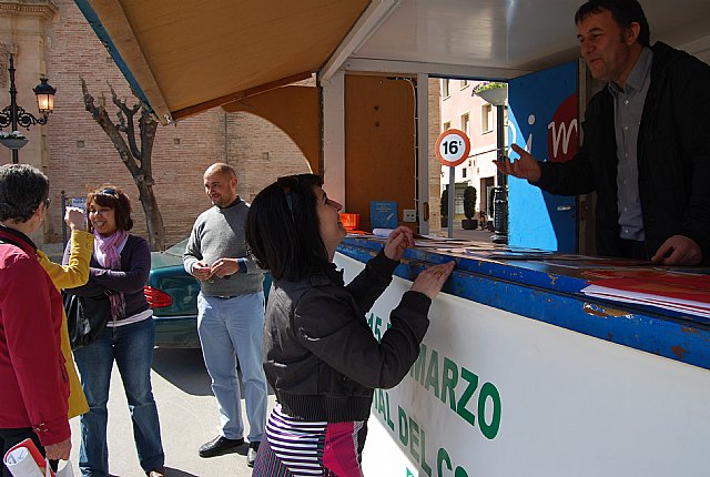 Los consumidores y usuarios de Totana reciben información sobre sus derechos y obligaciones a través del Punto de Información Móvil, Foto 4