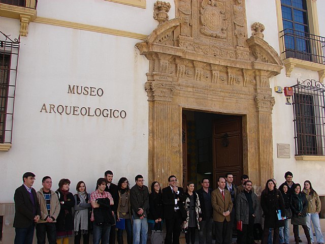 Medina abre hoy en el Museo Arqueológico de Lorca el V Simposio de Jóvenes Medievalistas, que se celebrará hasta el viernes con 16 investigadores - 1, Foto 1