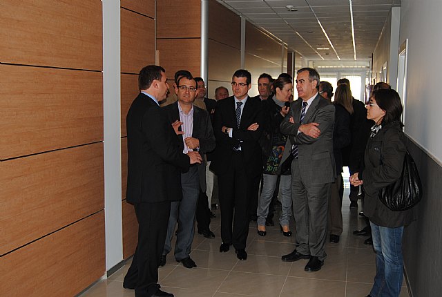 El delegado del Gobierno y el alcalde de Torre Pacheco inauguran el Centro Multiusos de El Jimenado y el nuevo césped del campo de fútbol de Roldán - 1, Foto 1