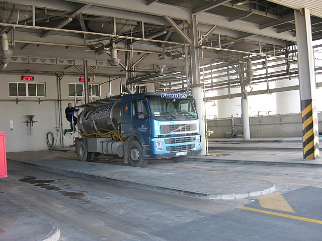Miembros de Protección Civil y agentes de la Policía Local de totana realizan un simulacro de emergencia en una empresa de fertilizantes - 3, Foto 3