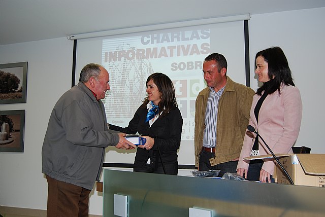 El Ayuntamiento de Fuente Álamo reparte cerca de 300 TDT entre todos los vecinos del municipio - 1, Foto 1