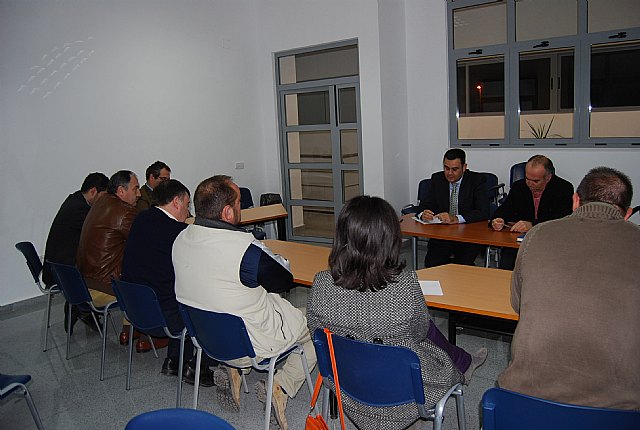 El alcalde y el concejal de Desarrollo Económico e Industria se reúnen con los empresarios de la Entidad de Conservación del Polígono - 1, Foto 1