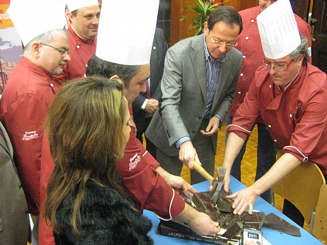 La plaza de Santo Domingo acogerá la primera gran feria Chocomanía para dar a conocer la tradicional Mona de Pascua - 1, Foto 1
