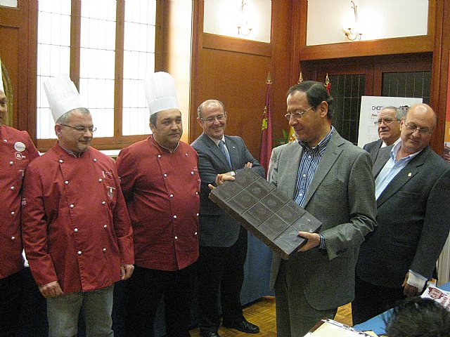 La plaza de Santo Domingo acogerá la primera gran feria Chocomanía para dar a conocer la tradicional Mona de Pascua - 2, Foto 2