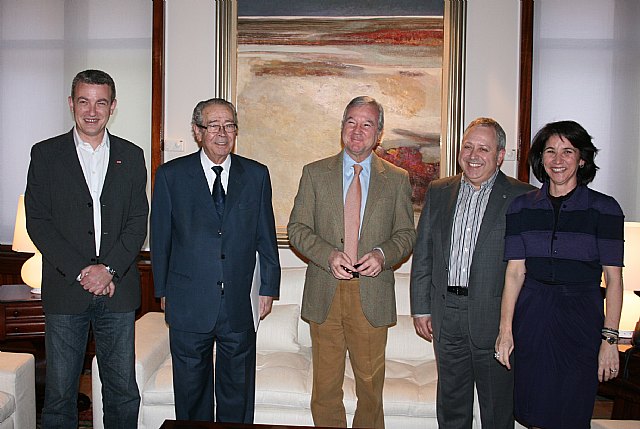 El Gobierno regional subraya el esfuerzo de los agentes económicos y sociales por “trabajar para salir de la crisis” - 1, Foto 1