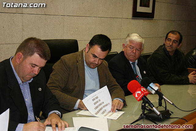 El Ayuntamiento y el Ilustre Cabildo Superior de Procesiones firman un convenio de colaboracin - 11