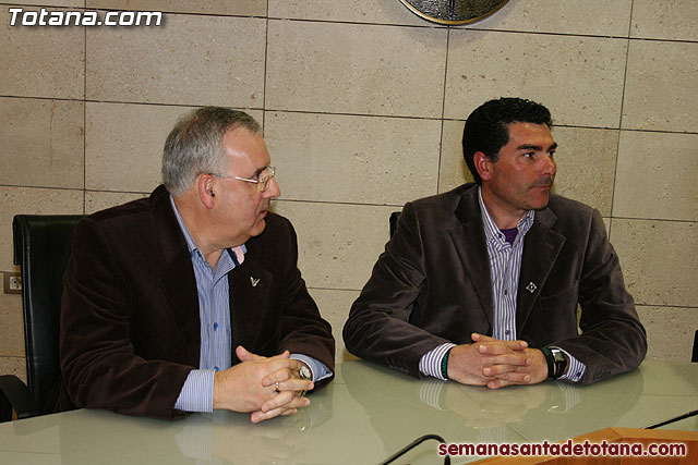 El Ayuntamiento y el Ilustre Cabildo Superior de Procesiones firman un convenio de colaboracin - 12