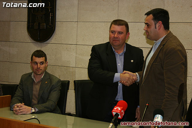 El Ayuntamiento y el Ilustre Cabildo Superior de Procesiones firman un convenio de colaboracin - 13