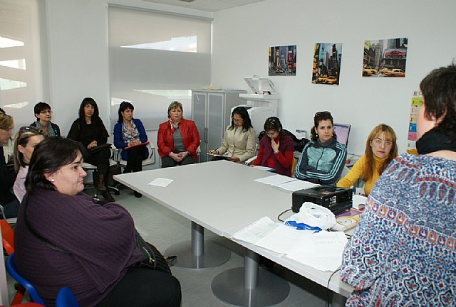 El Ayuntamiento pone en marcha un programa de ‘Hablidades educativas’ - 1, Foto 1