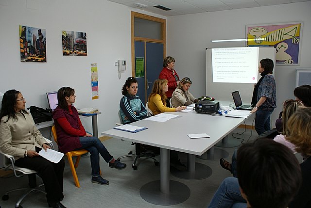 El Ayuntamiento pone en marcha un programa de ‘Hablidades educativas’ - 2, Foto 2
