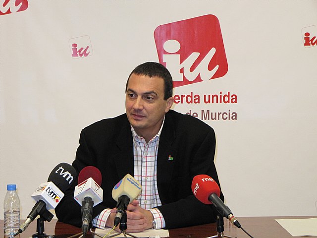 IU reclama la aplicación efectiva de la renta básica de inserción en 2010 - 1, Foto 1