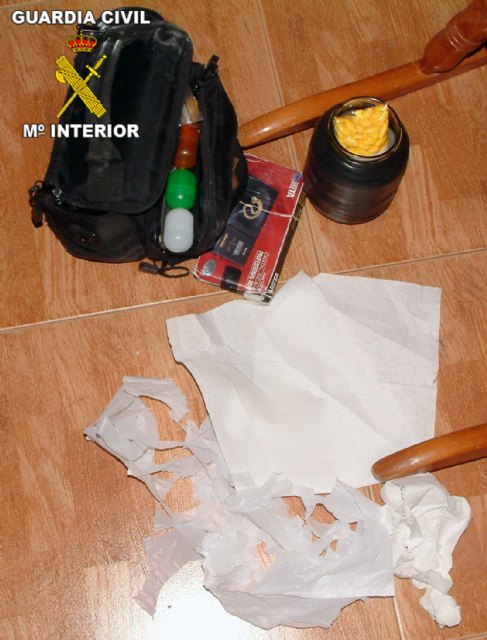 La Guardia Civil desarticula un grupo delictivo relacionado con la prostitución y el tráfico de drogas - 3, Foto 3