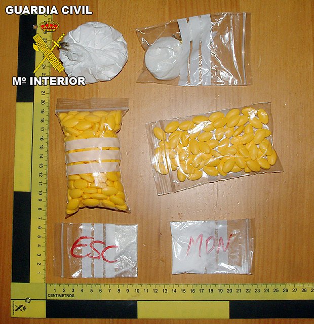 La Guardia Civil desarticula un grupo delictivo relacionado con la prostitución y el tráfico de drogas - 4, Foto 4