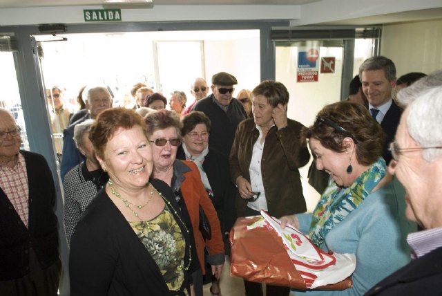 Los mayores de Isla Plana estrenan local social - 1, Foto 1