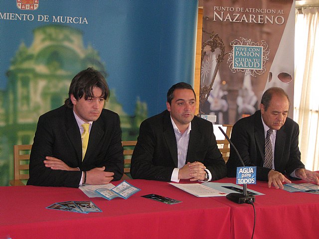 El Colegio de Fisioterapeutas pone en marcha un punto de atención gratuito al nazareno - 2, Foto 2