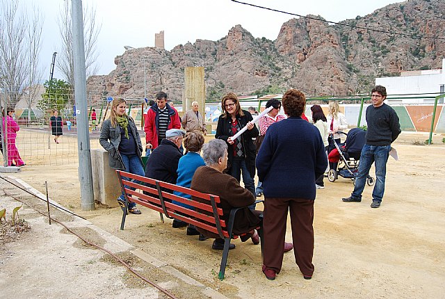 Los vecinos del Jardín de Cervantes contemplan con satisfacción la nueva remodelación del parque, Foto 2