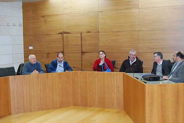 El alcalde y el concejal de Desarrollo Económico se reúnen con los empresarios de la construcción de la localidad - 2, Foto 2