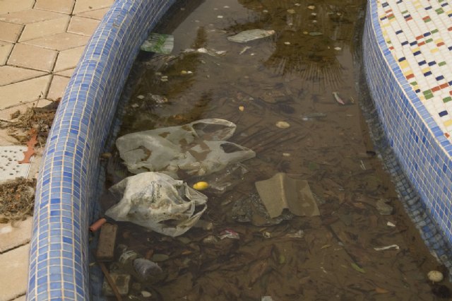 A.V.A. denuncia que no funciona  el 80% de las fuentes de Águilas - 2, Foto 2