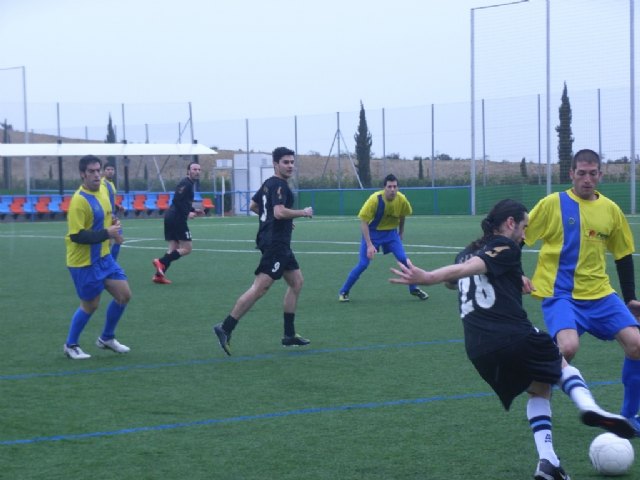 El equipo Hamburguesería Tara protagoniza la sorpresa de la vigesimotercera jornada de la Liga de Fútbol Aficionado Juega limpio, Foto 2