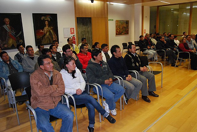 El alcalde y el concejal de Bienestar Social reciben a los miembros de la Asociación de integración y prestación de servicios a la comunidad de inmigrantes de la región de Murcia - 4, Foto 4