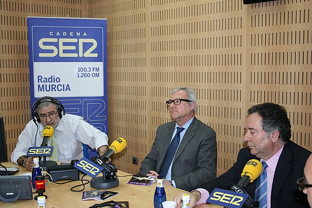 El presidente Valcárcel presentó hoy la publicación de la Semana Santa murciana 'SER Cofrades' - 1, Foto 1