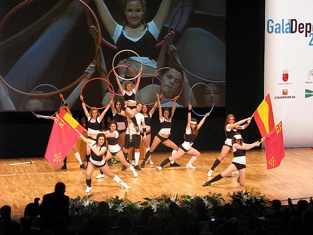 El ballet de Maria Teresa Lazareno amenizo con su actuación la Gala del Deporte 2.010 - 1, Foto 1