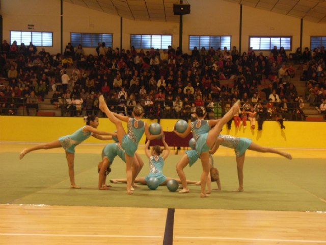 La concejalía de Deportes de Totana organiza una competición interescuelas de gimnasia rítmica, Foto 1