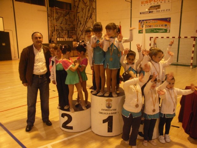 The Department of Sport Totana organized interschool competition of rhythmic gymnastics, Foto 2