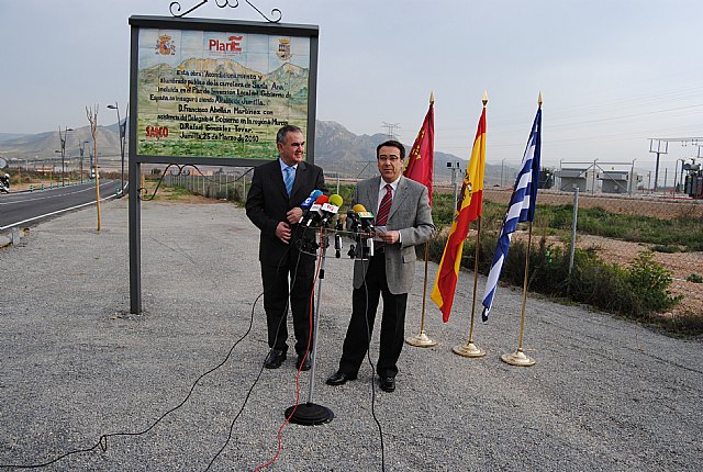 El Delegado del Gobierno y el Alcalde de Jumilla inauguran las obras de urbanización de la Carretera de Santa Ana - 1, Foto 1