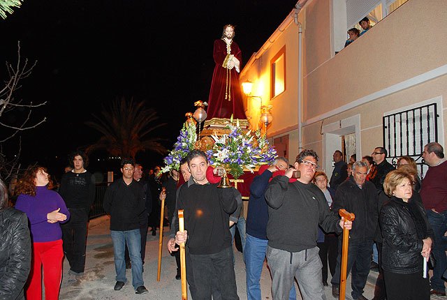 El Cristo de la Salvación desfila en la Barriada Virgen del Oro - 1, Foto 1