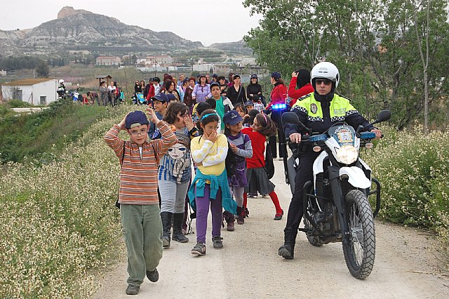 Los ilorcitanos dan un paseo de lo más sano por la mota del río Segura - 1, Foto 1