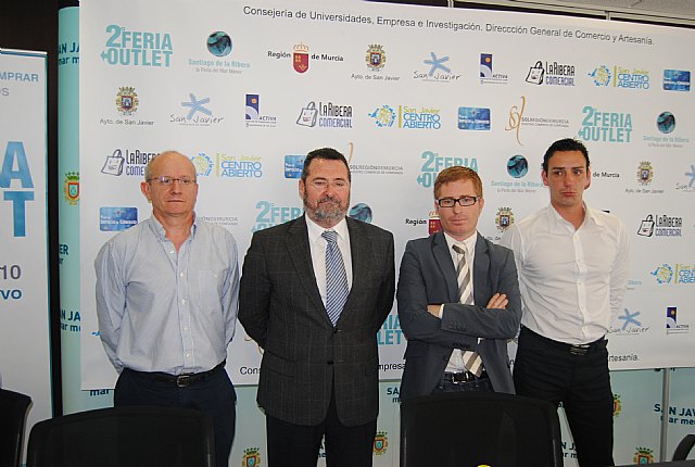 Santiago de la Ribera celebra  la II Feria Outlet durante el puente de Semana Santa - 1, Foto 1