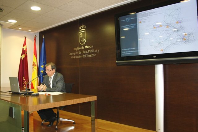 Obras Públicas refuerza la señalización en las carreteras en obras con motivo de la operación salida de Semana Santa - 1, Foto 1