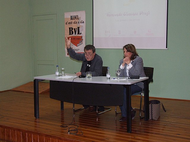 Sánchez Dragó: “Blanca es el pueblo del libro, del toro y de la libertad” - 1, Foto 1