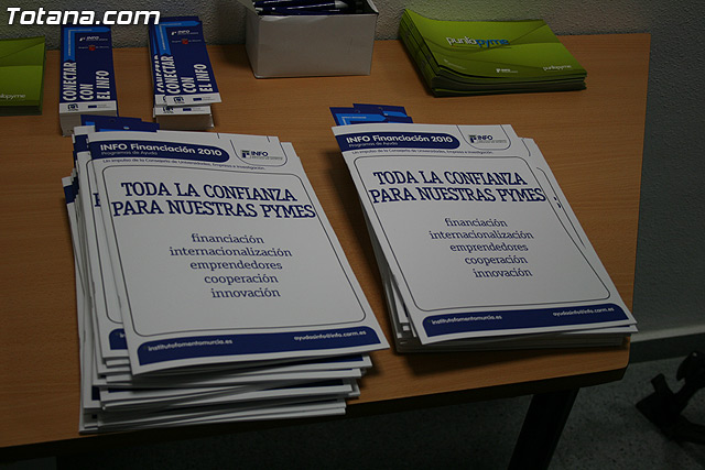 Presentan el programa de ayudas “INFO 2010” a los empresarios el en el Centro de Desarrollo Local - 1