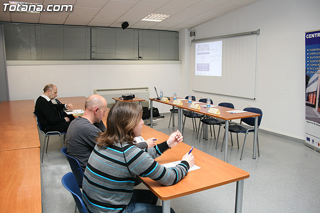 Presentan el programa de ayudas “INFO 2010” a los empresarios el en el Centro de Desarrollo Local - 3