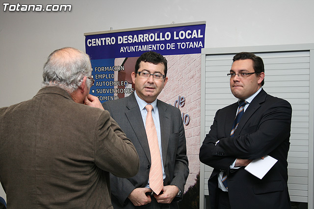 Presentan el programa de ayudas “INFO 2010” a los empresarios el en el Centro de Desarrollo Local - 4