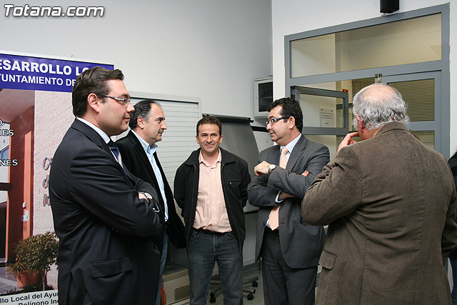 Presentan el programa de ayudas “INFO 2010” a los empresarios el en el Centro de Desarrollo Local - 6