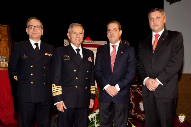 El Arsenal Militar de Cartagena, recibió el Gallo de Oro 2010 de la Hermandad de San Pedro Apóstol y Stmo Cristo de la Esperanza en Alcantarilla - 2, Foto 2