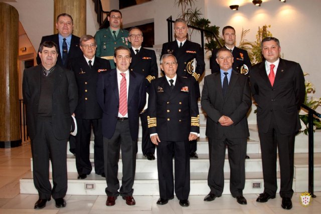 El Arsenal Militar de Cartagena, recibió el Gallo de Oro 2010 de la Hermandad de San Pedro Apóstol y Stmo Cristo de la Esperanza en Alcantarilla - 3, Foto 3