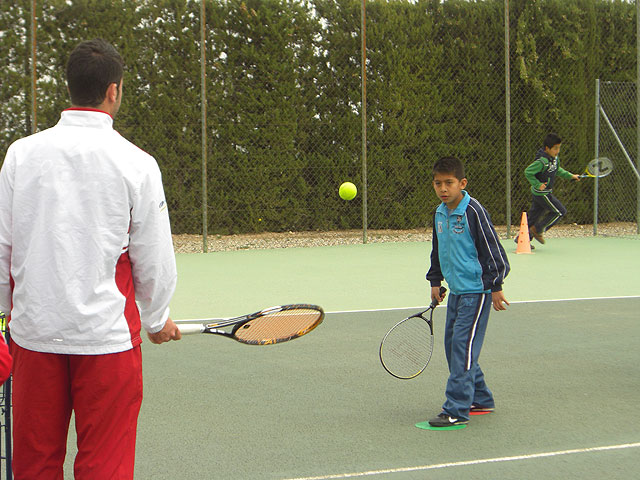 Comienzan las I jornadas escolares de tenis en el Club de Tenis Totana - 4