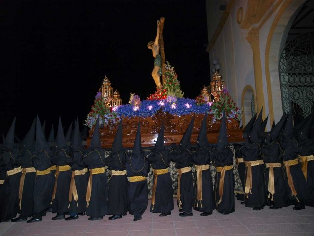 Miércoles Santo, la Procesión del Silencio, el Cristo sale a hombros de sus cofrades y las calles a su paso se oscurecen - 1, Foto 1