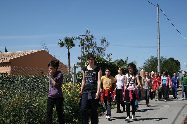 Treinta jóvenes de Alguazas participan en una ruta senderista - 1, Foto 1