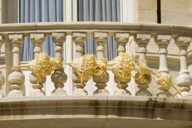El Palacio Consistorial luce una palma típica de Elche - 1, Foto 1