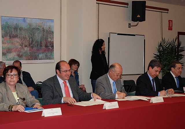 El Ayuntamiento firma un convenio con la Consejería de Política Social, Mujer e Inmigración para desarrollar programas de Atención Temprana - 1, Foto 1