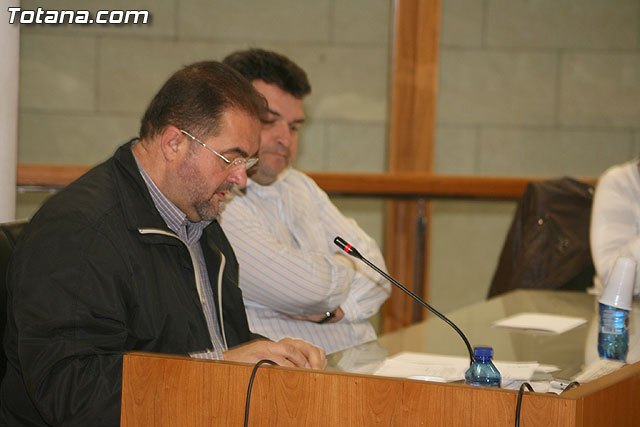 IU says that "the City Sanitation Plan fails and gives a negative remainder 2,227,829.34 cash on the 2009 Budget", Foto 1