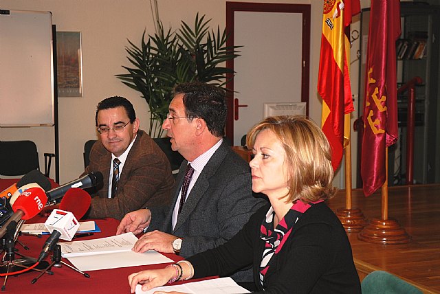 La Comunidad aporta 2,2 millones de euros para atención a discapacitados y mayores de la Región - 1, Foto 1