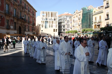Mons. Lorca Planes agradece a Dios el “inmenso don del sacerdocio” en la Misa Crismal - 3