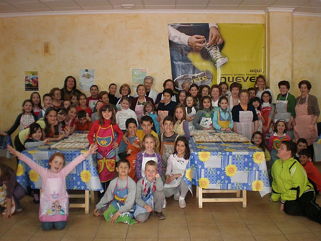 Éxito de participación en los talleres de recetas tradicionales de Semana Santa de la Concejalía de Juventud - 1, Foto 1